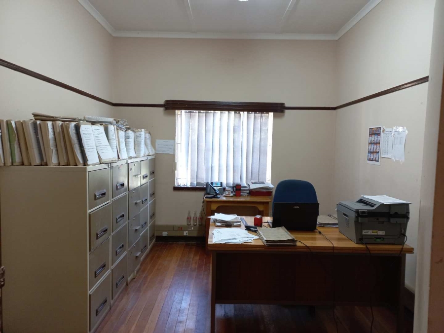 6 Bedroom Property for Sale in Kanoneiland Northern Cape